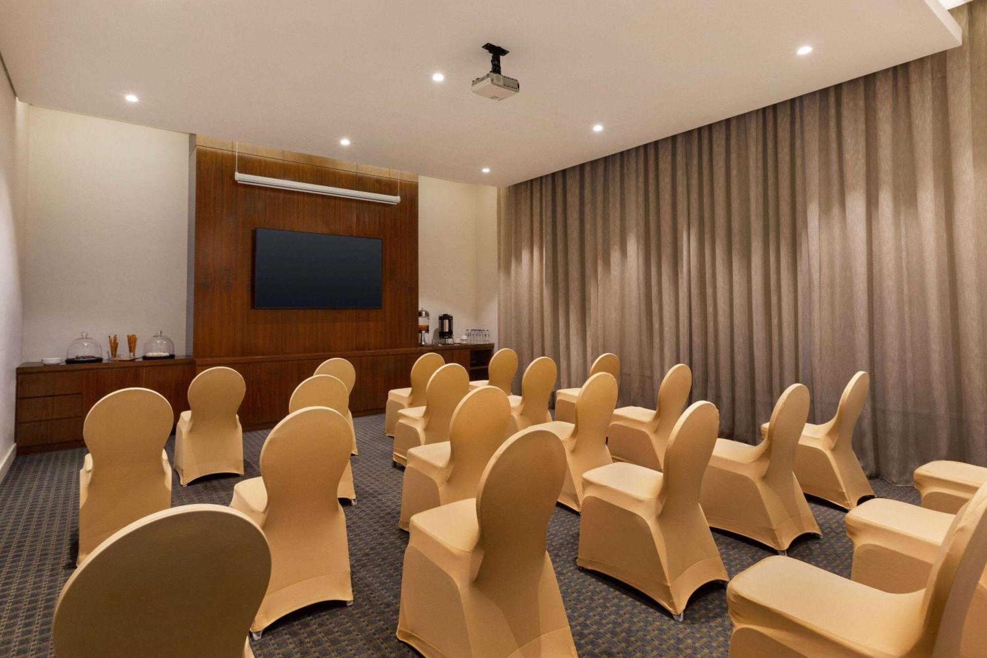 Ramada By Wyndham Dubai Barsha Heights Hotel Exterior photo