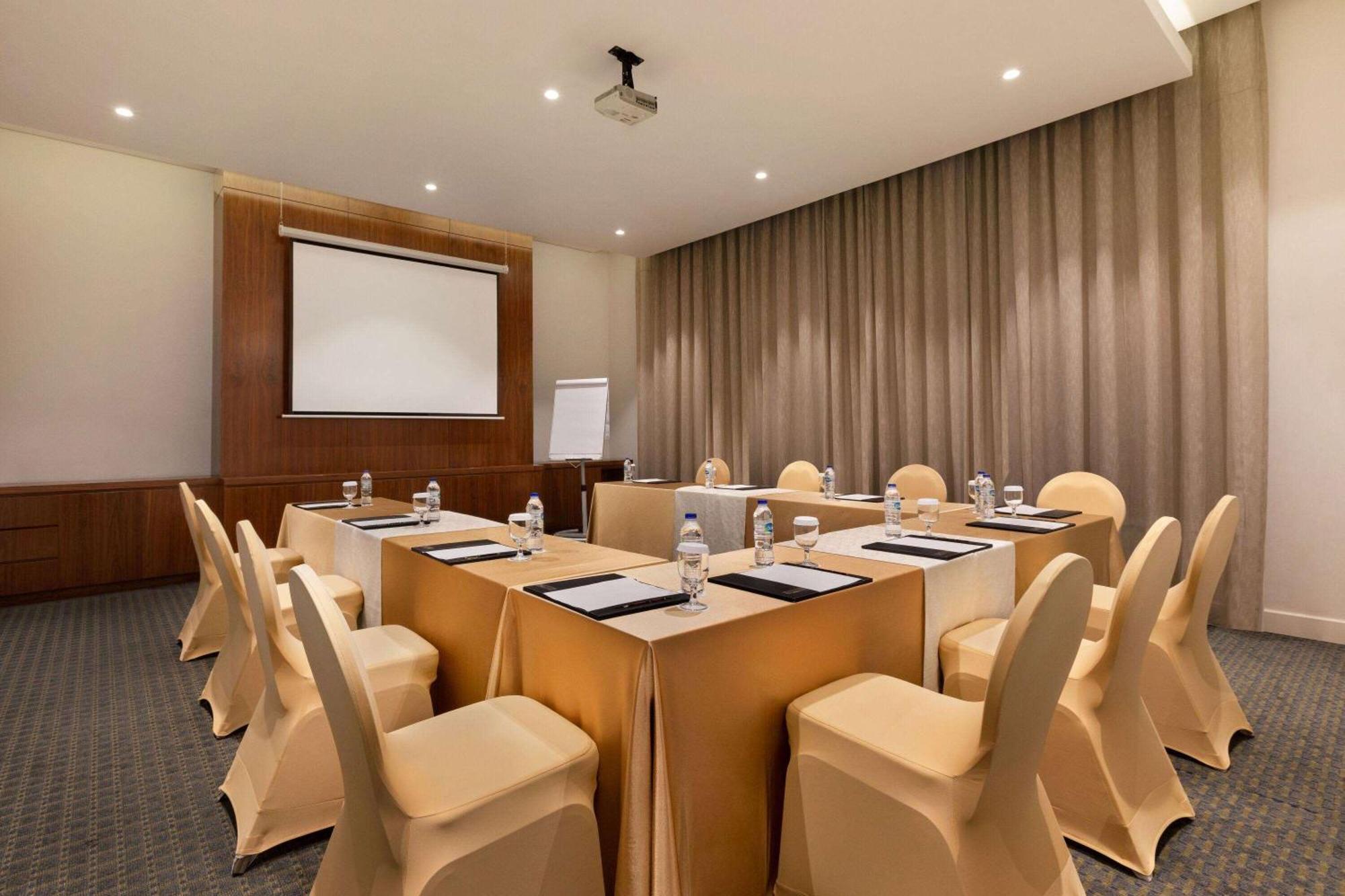 Ramada By Wyndham Dubai Barsha Heights Hotel Exterior photo